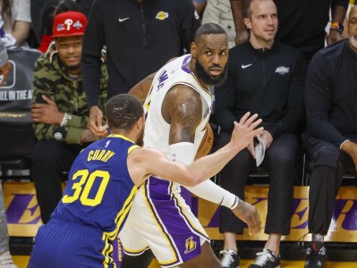 开云体育官网-NBA经典比赛录像回顾！传奇战役再现辉煌